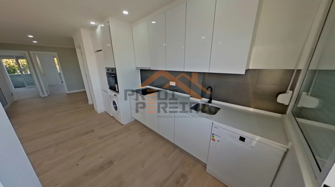 Apartamento T4 para Venda em Águas Livres Foto 1