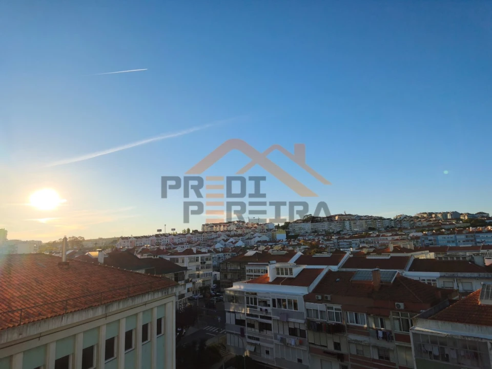 Apartamento T4 para Venda em Águas Livres Foto 2