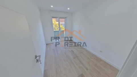 Apartamento T4 para Venda em Águas Livres