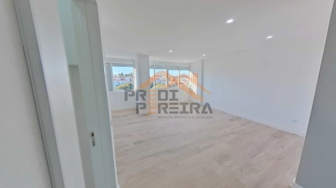 Apartamento T4 para Venda em Águas Livres