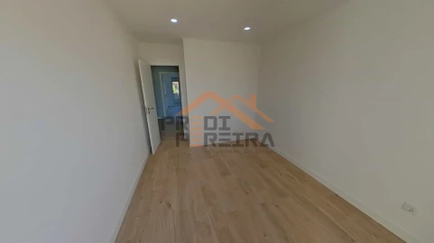 Apartamento T4 para Venda em Águas Livres