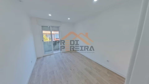 Apartamento T4 para Venda em Águas Livres