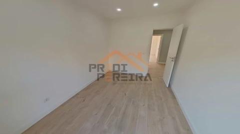 Apartamento T4 para Venda em Águas Livres