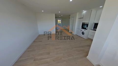 Apartamento T4 para Venda em Águas Livres