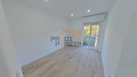 Apartamento T4 para Venda em Águas Livres