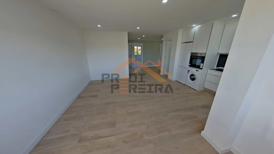 Apartamento T4 para Venda em Águas Livres Foto 6