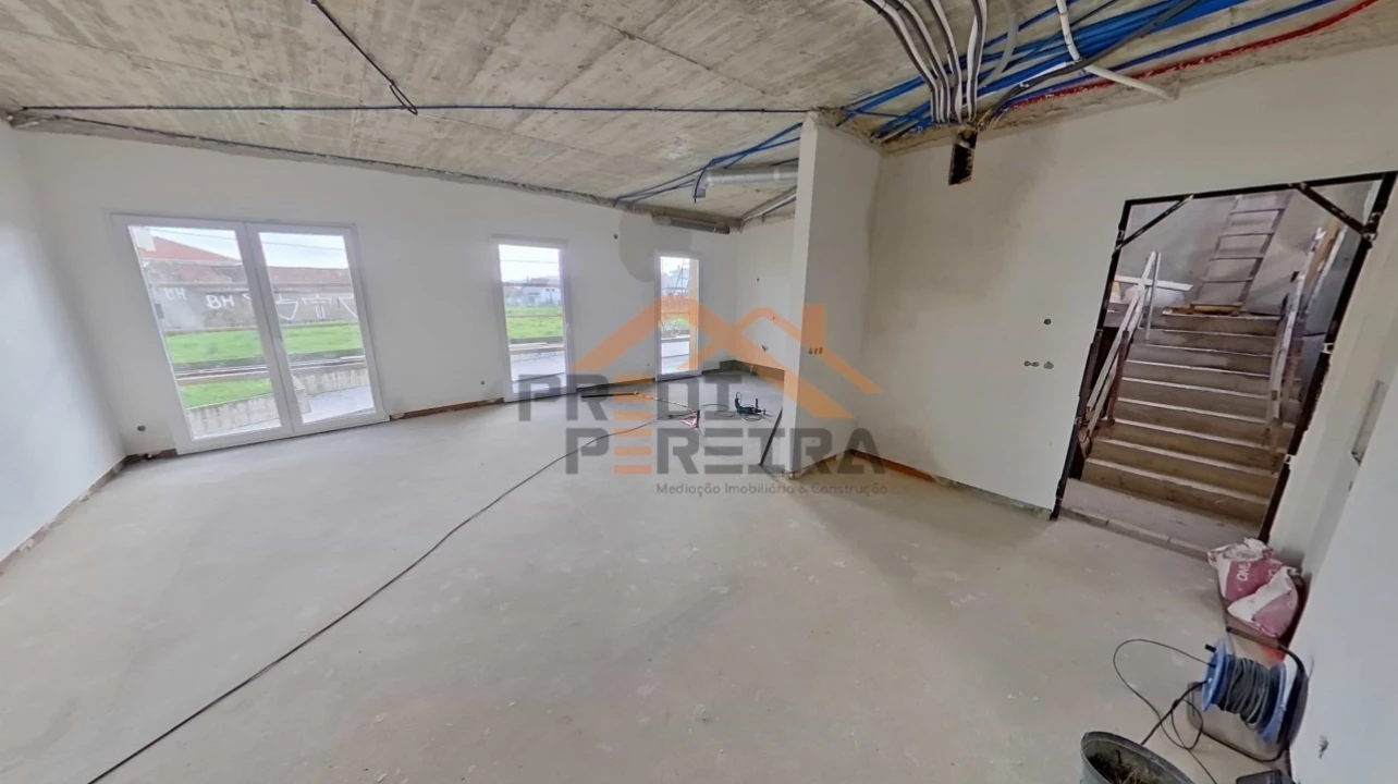 Apartamento T3 para Venda em Pontinha e Famões Foto 2