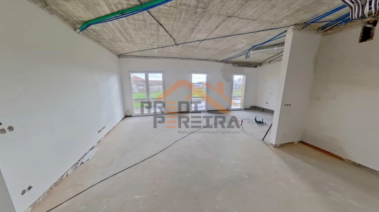 Apartamento T3 para Venda em Pontinha e Famões Foto 1