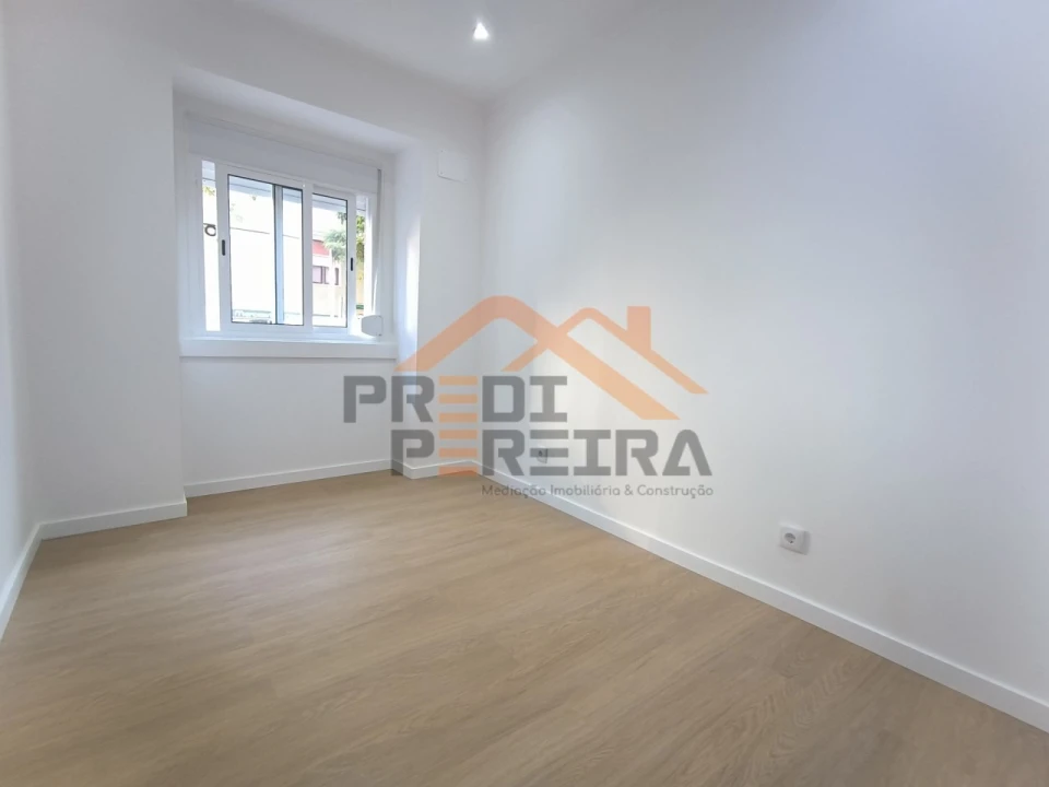 Apartamento T3 para Venda em Falagueira-Venda Nova Foto 4