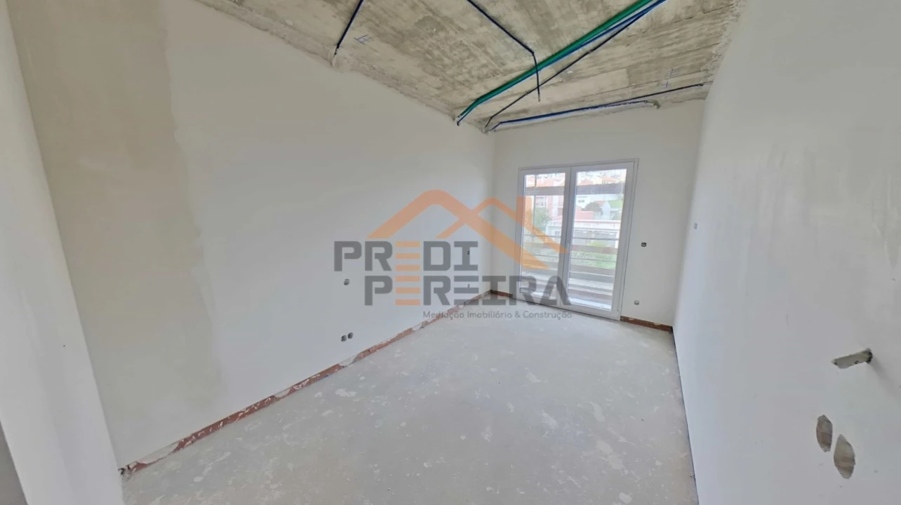 Apartamento T3 para Venda em Pontinha e Famões Foto 11