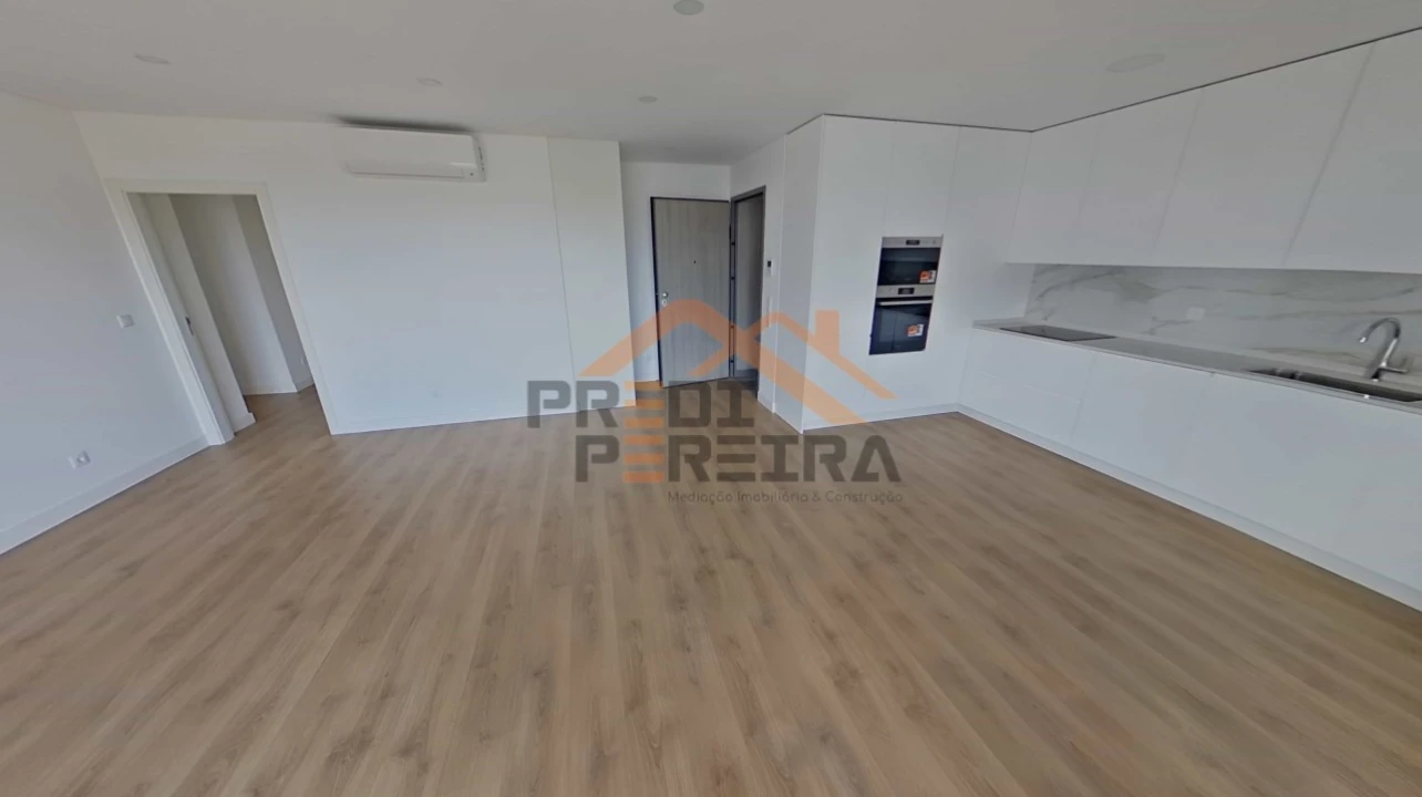 Apartamento T3 para Venda em Santo António dos Cavaleiros e Frielas Foto 3