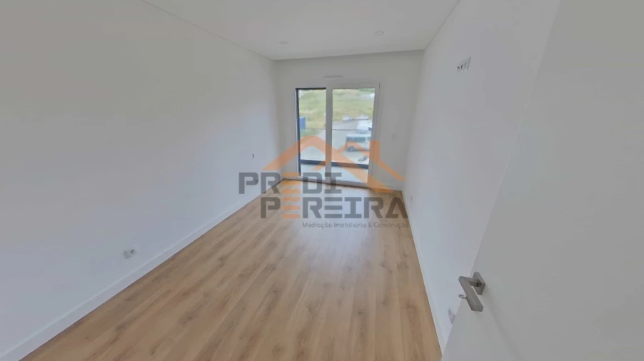 Apartamento T3 para Venda em Santo António dos Cavaleiros e Frielas Foto 9
