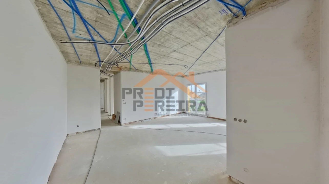 Apartamento T3 para Venda em Pontinha e Famões Foto 1