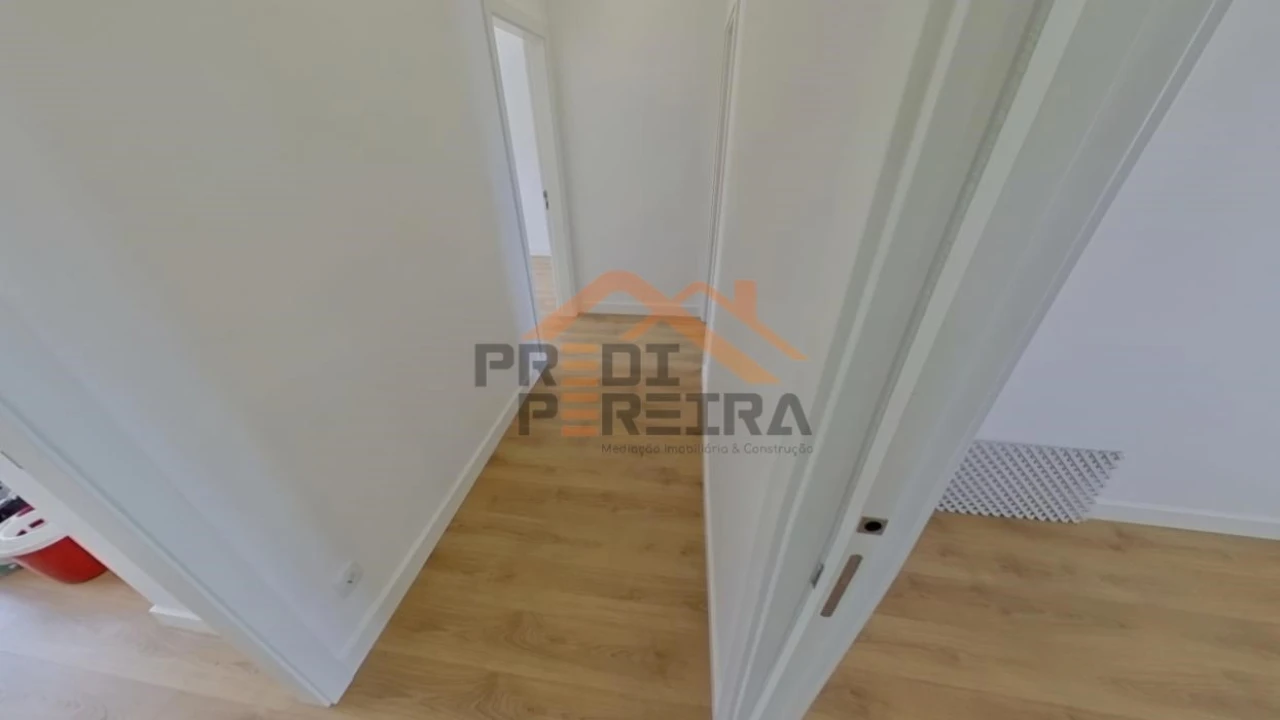 Apartamento T3 para Venda em Santo António dos Cavaleiros e Frielas Foto 22