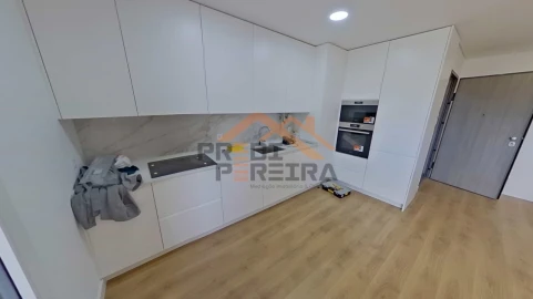 Apartamento T3 para Venda em Santo António dos Cavaleiros e Frielas