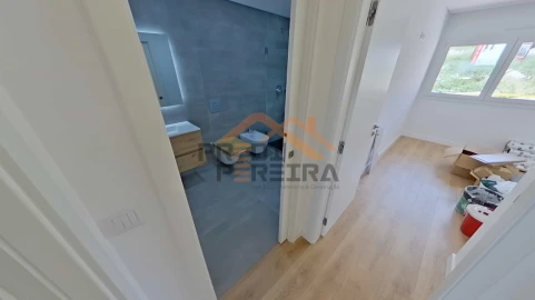 Apartamento T3 para Venda em Santo António dos Cavaleiros e Frielas