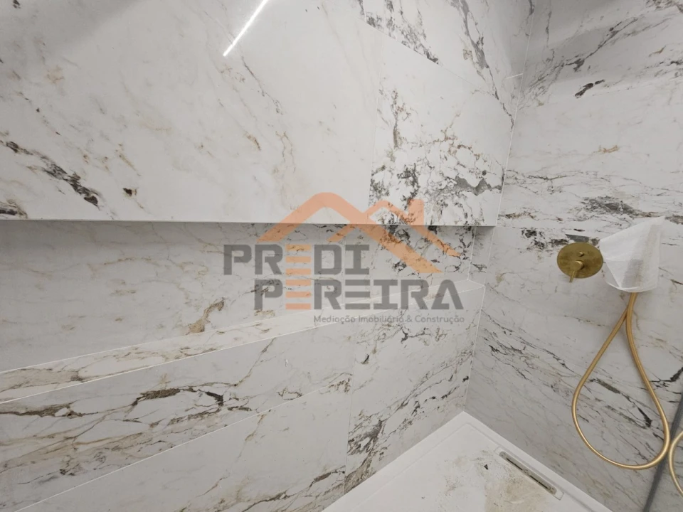 Apartamento T3 para Venda em Pontinha e Famões Foto 19