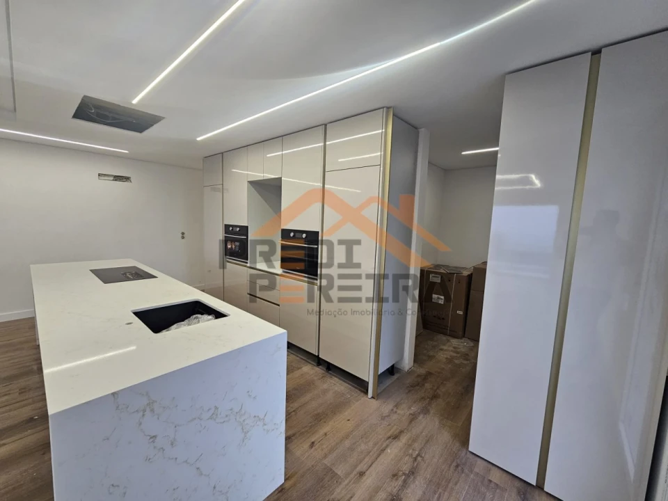 Apartamento T3 para Venda em Pontinha e Famões Foto 4