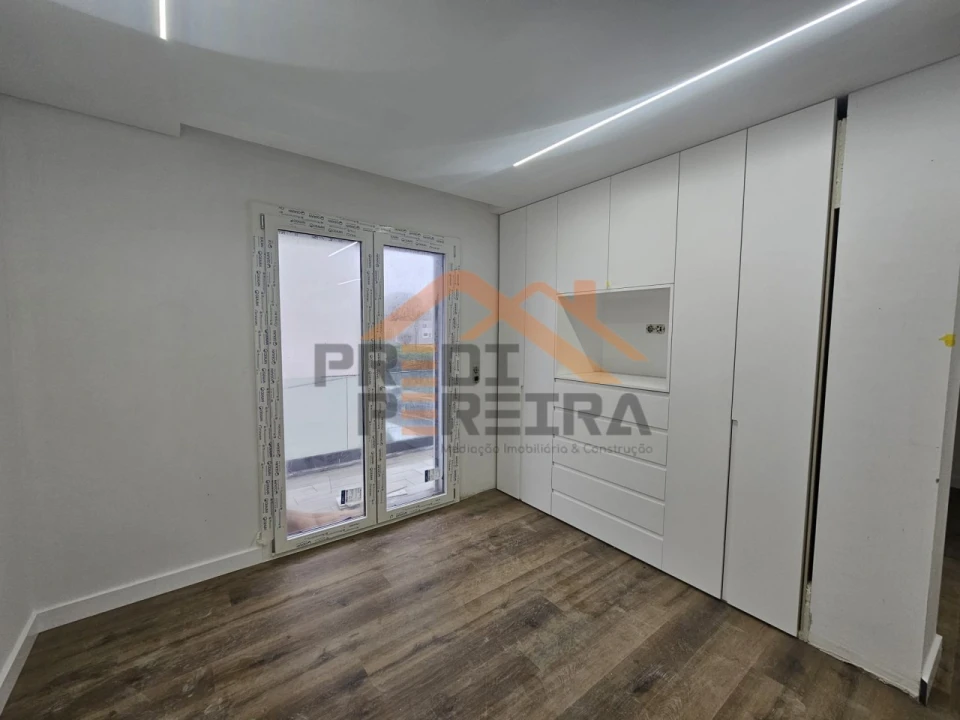 Apartamento T3 para Venda em Pontinha e Famões Foto 28
