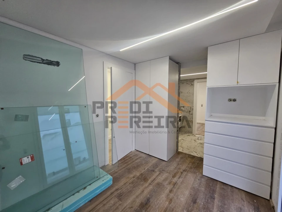 Apartamento T3 para Venda em Pontinha e Famões Foto 29