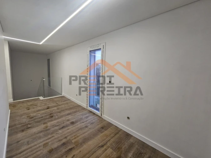 Apartamento T3 para Venda em Pontinha e Famões Foto 9