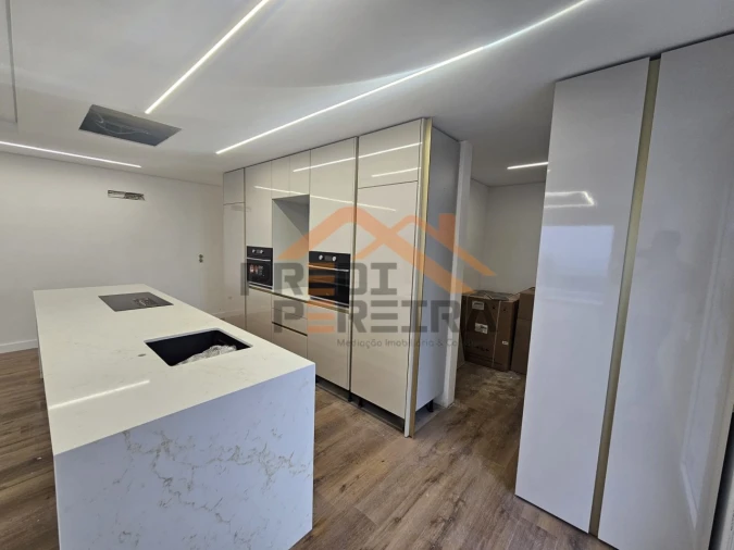 Apartamento T3 para Venda em Pontinha e Famões Foto 4