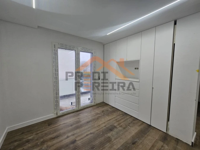 Apartamento T3 para Venda em Pontinha e Famões Foto 28