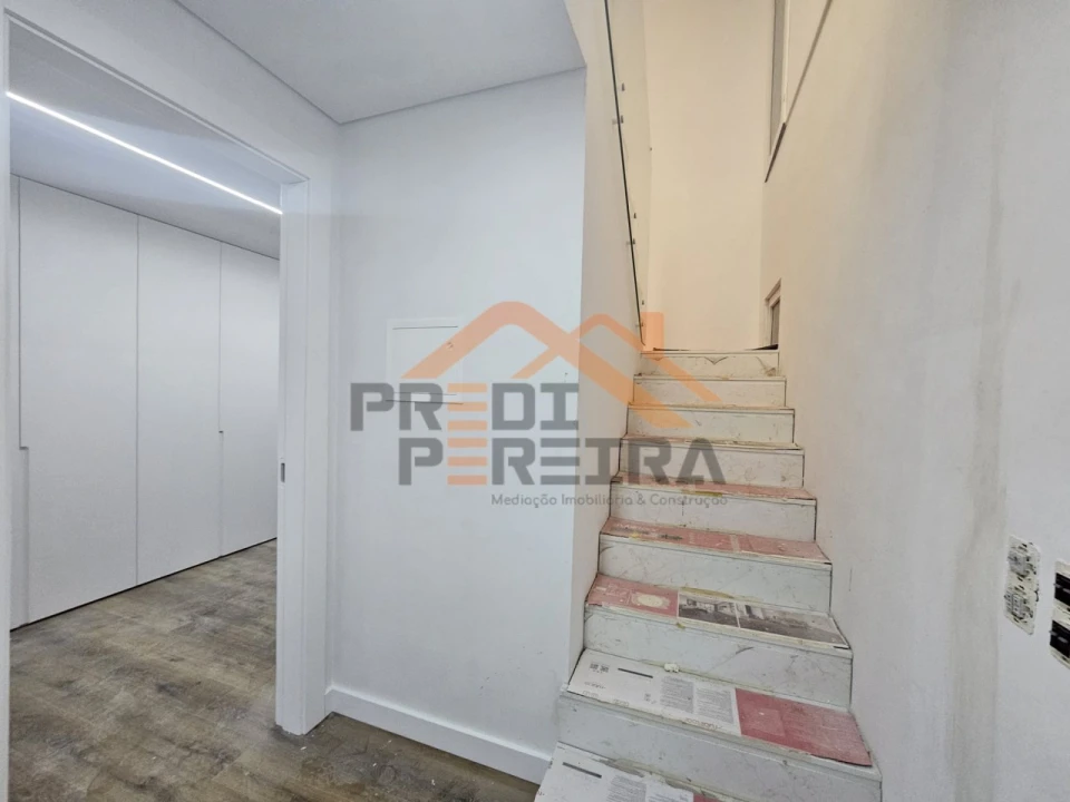 Apartamento T3 para Venda em Pontinha e Famões Foto 22