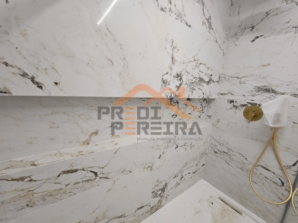 Apartamento T3 para Venda em Pontinha e Famões Foto 19