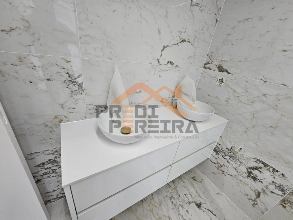 Apartamento T3 para Venda em Pontinha e Famões Foto 16