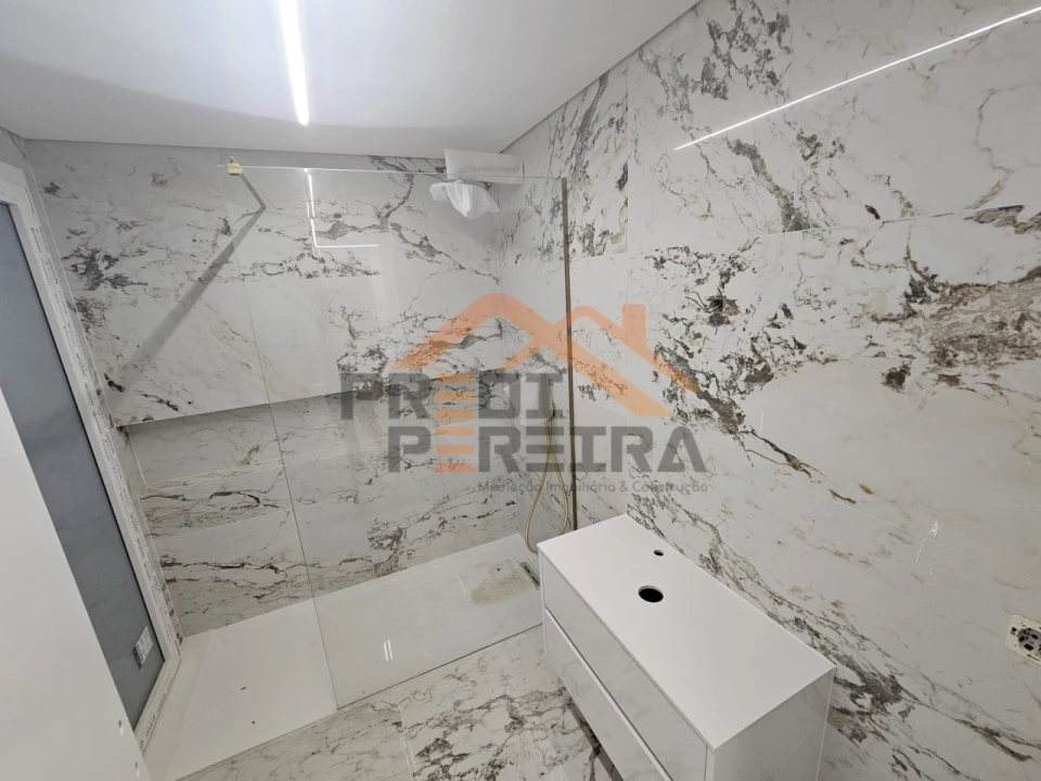 Apartamento T3 para Venda em Pontinha e Famões Foto 12