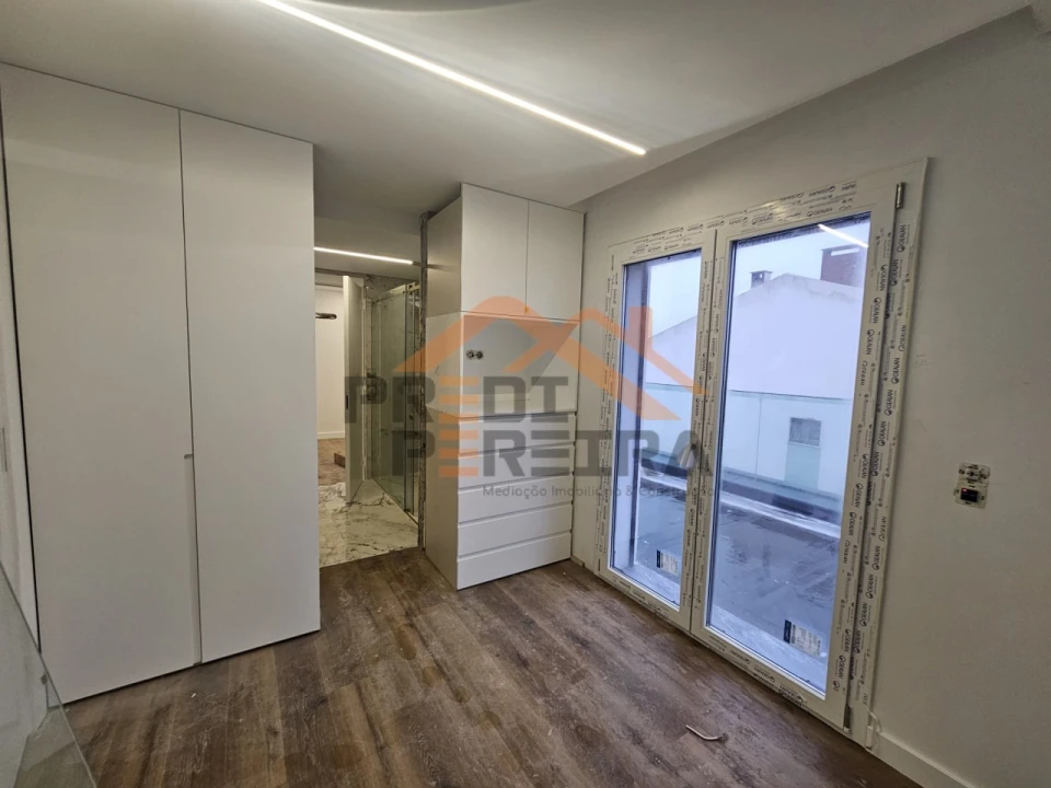 Apartamento T3 para Venda em Pontinha e Famões Foto 23