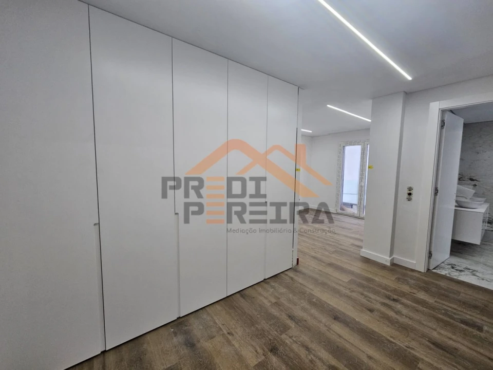 Apartamento T3 para Venda em Pontinha e Famões Foto 31