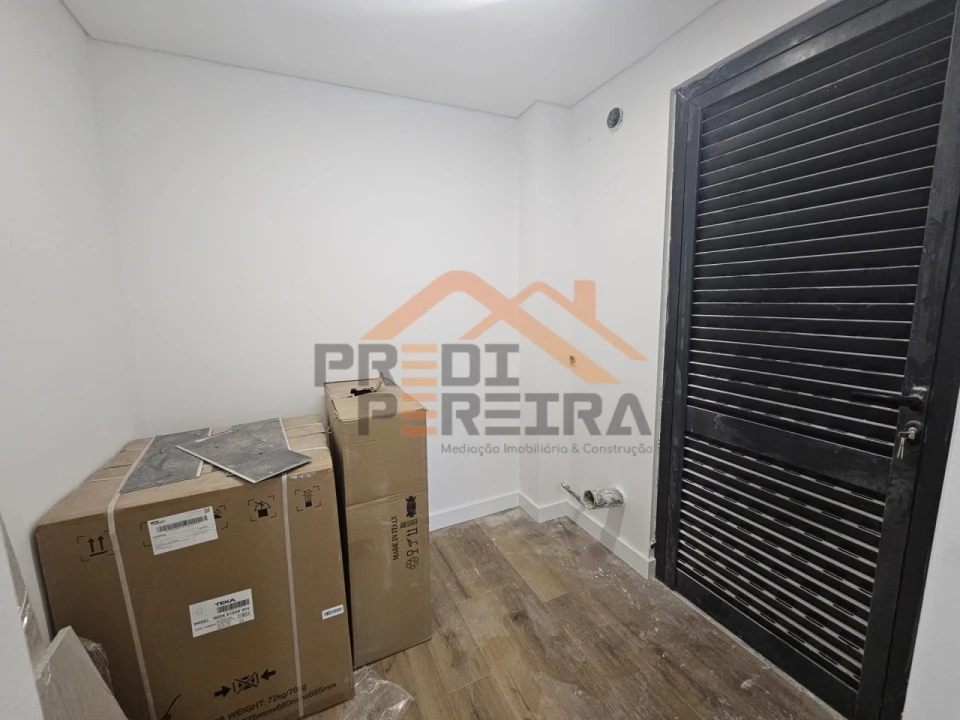 Apartamento T3 para Venda em Pontinha e Famões Foto 8