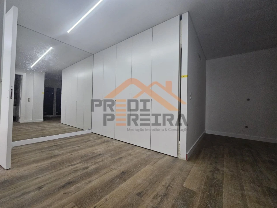 Apartamento T3 para Venda em Pontinha e Famões Foto 26