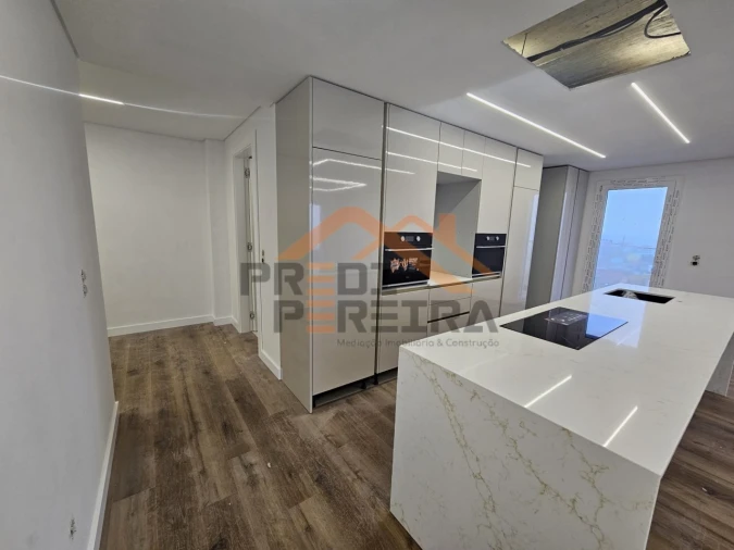 Apartamento T3 para Venda em Pontinha e Famões Foto 6