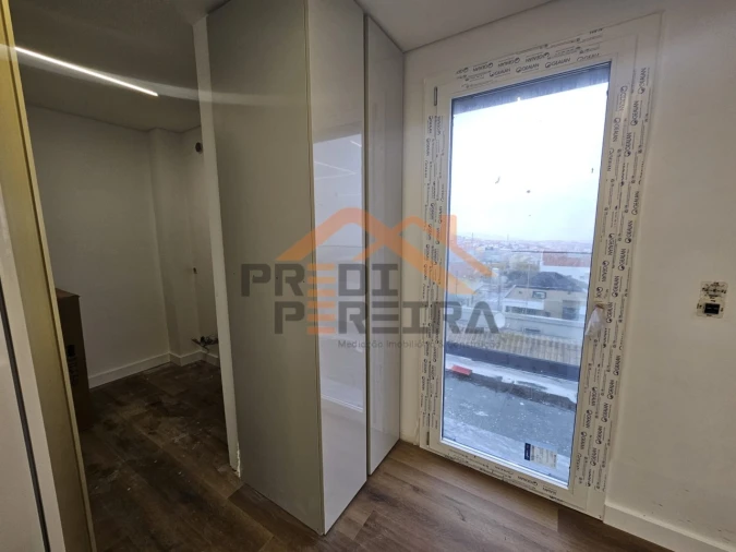 Apartamento T3 para Venda em Pontinha e Famões Foto 11