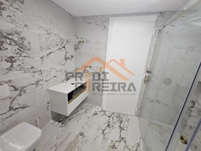 Apartamento T3 para Venda em Pontinha e Famões Foto 14