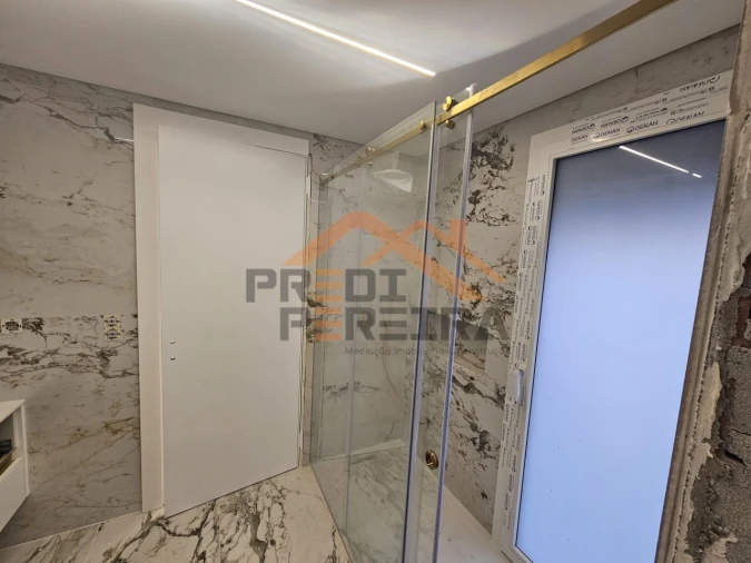 Apartamento T3 para Venda em Pontinha e Famões Foto 18