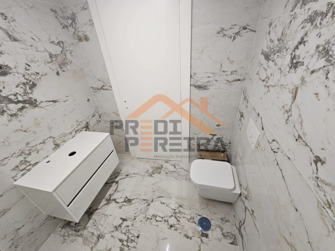 Apartamento T3 para Venda em Pontinha e Famões Foto 15