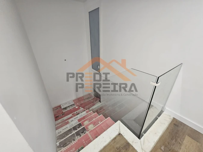 Apartamento T3 para Venda em Pontinha e Famões Foto 21