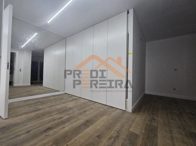 Apartamento T3 para Venda em Pontinha e Famões Foto 26