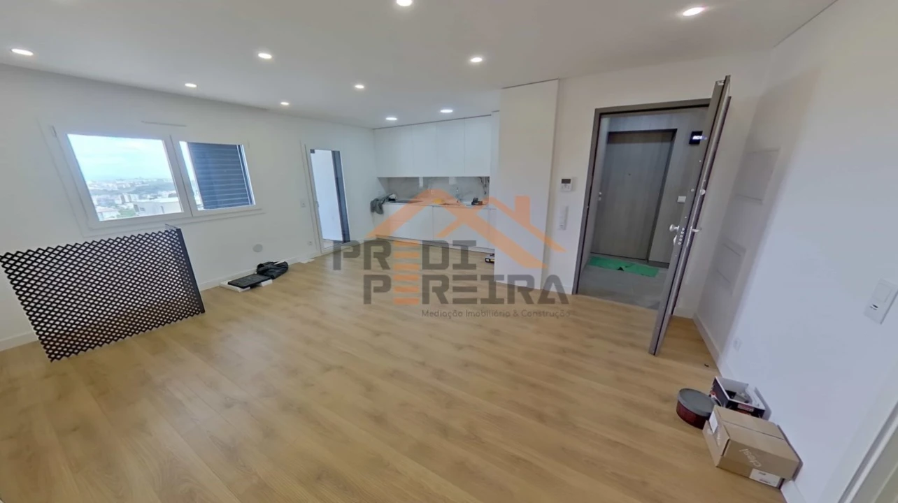 Apartamento T3 para Venda em Santo António dos Cavaleiros e Frielas Foto 2