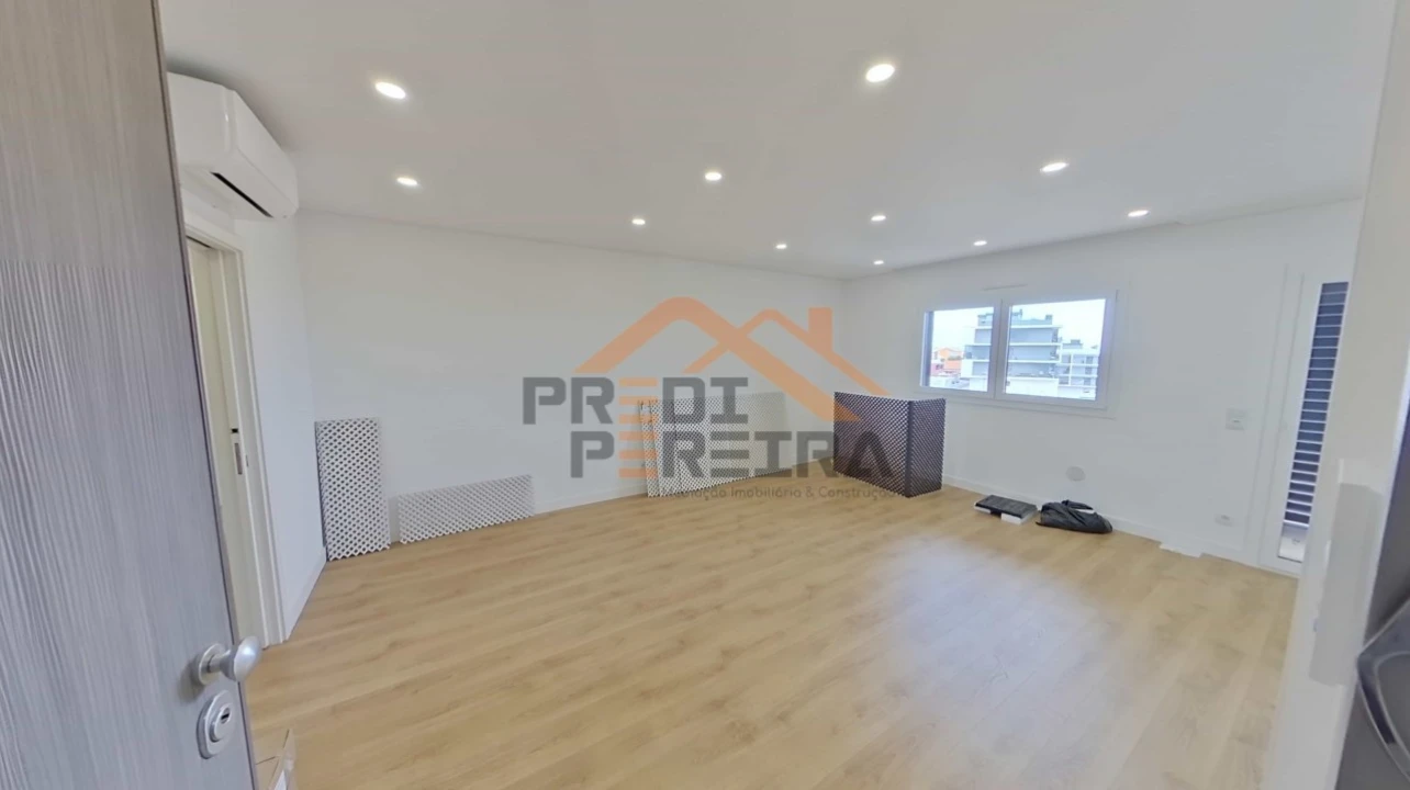 Apartamento T3 para Venda em Santo António dos Cavaleiros e Frielas Foto 5