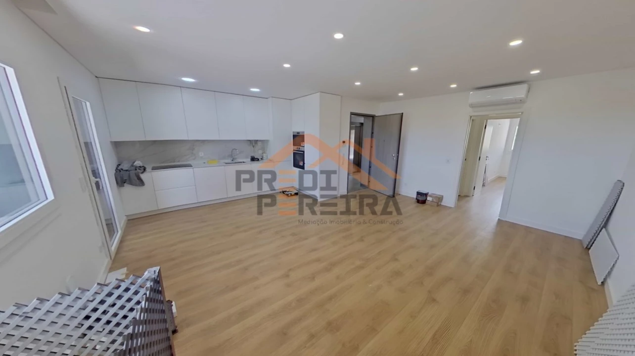 Apartamento T3 para Venda em Santo António dos Cavaleiros e Frielas Foto 1