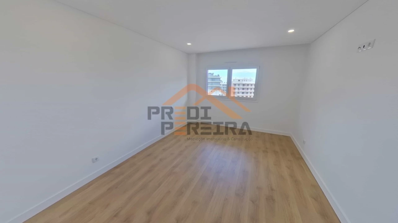 Apartamento T3 para Venda em Santo António dos Cavaleiros e Frielas Foto 7