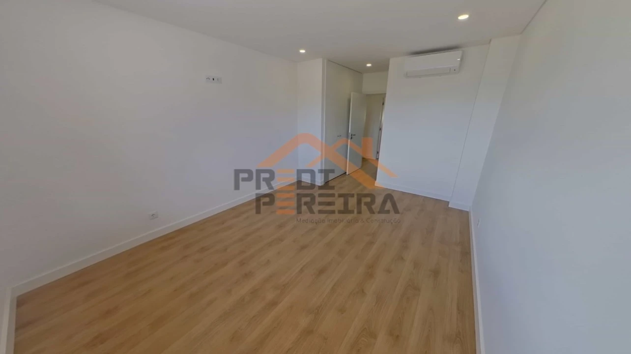 Apartamento T3 para Venda em Santo António dos Cavaleiros e Frielas Foto 9