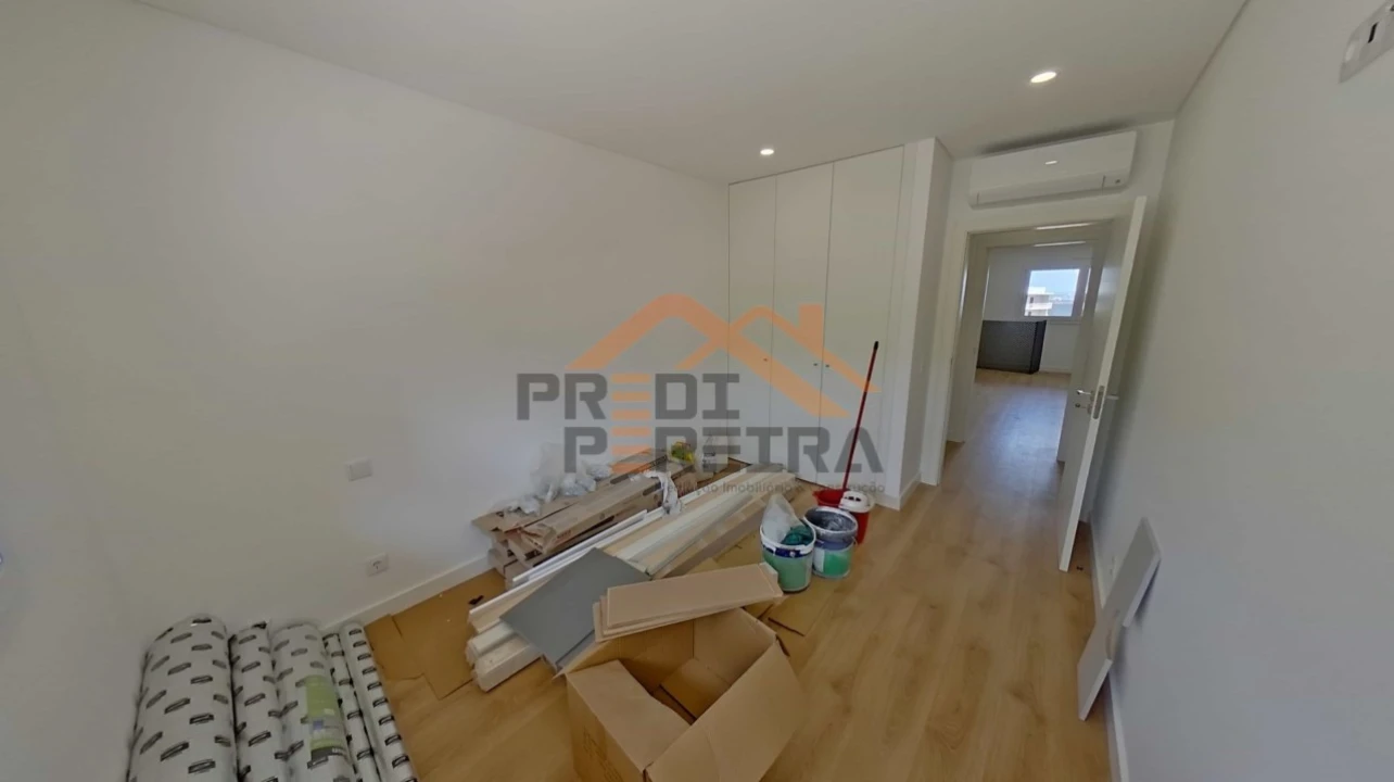 Apartamento T3 para Venda em Santo António dos Cavaleiros e Frielas Foto 13