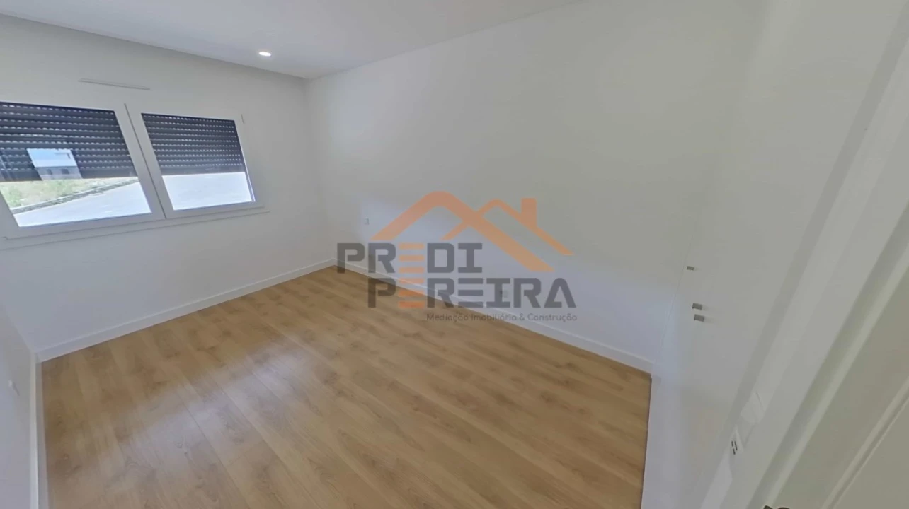 Apartamento T3 para Venda em Santo António dos Cavaleiros e Frielas Foto 16