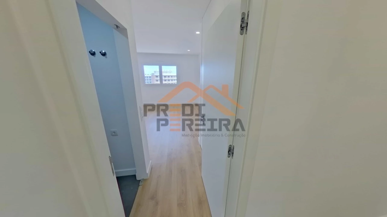 Apartamento T3 para Venda em Santo António dos Cavaleiros e Frielas Foto 18